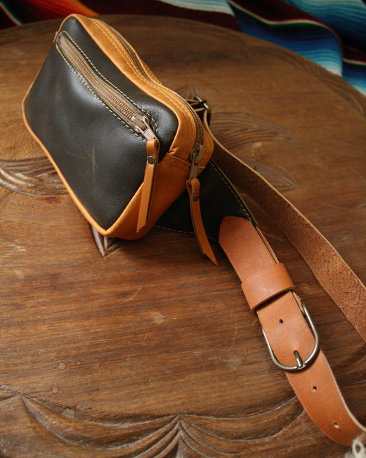 Banane en cuir kaki et miel > petit format