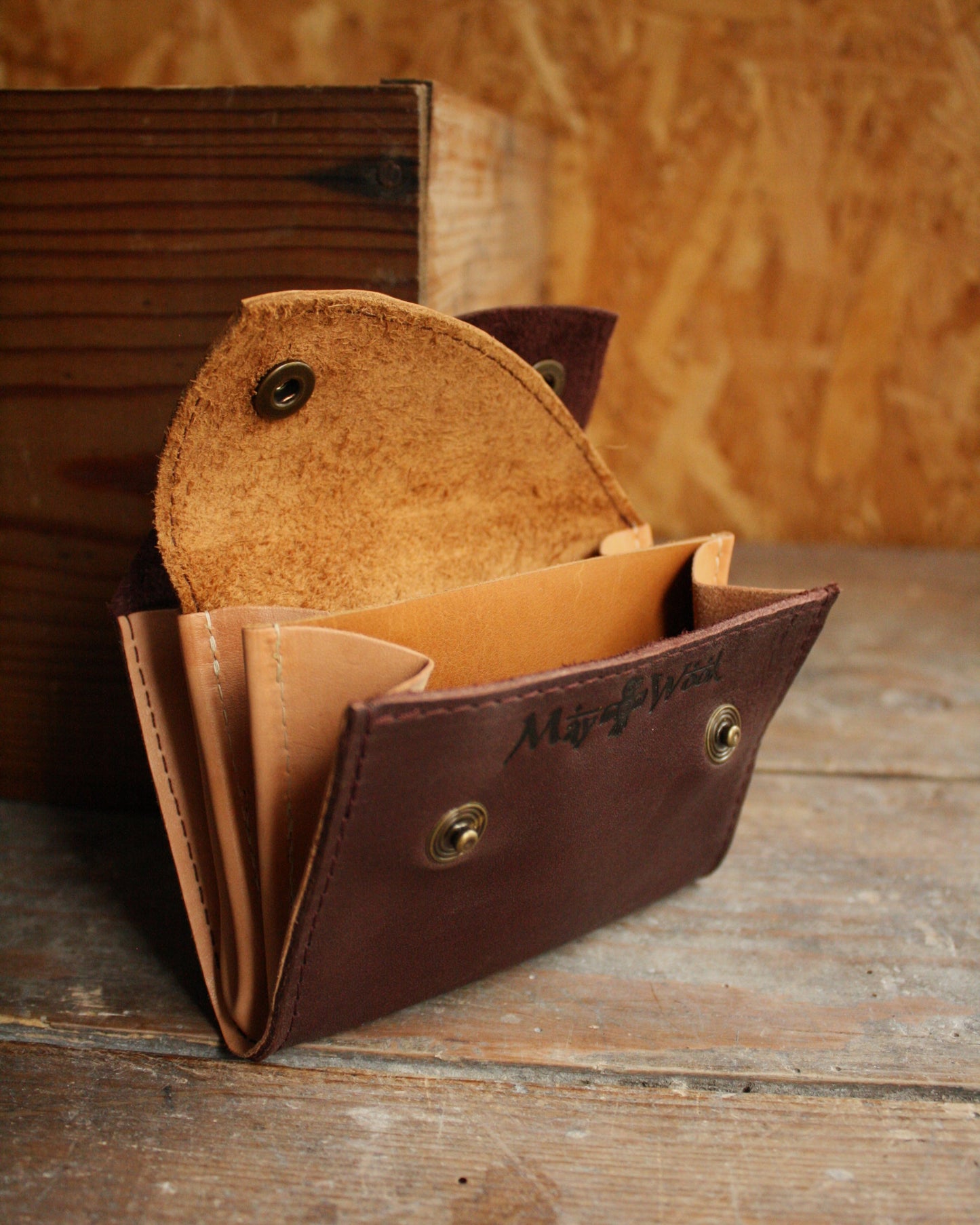 Portefeuille bicolore en cuir aubergine et gold N°5