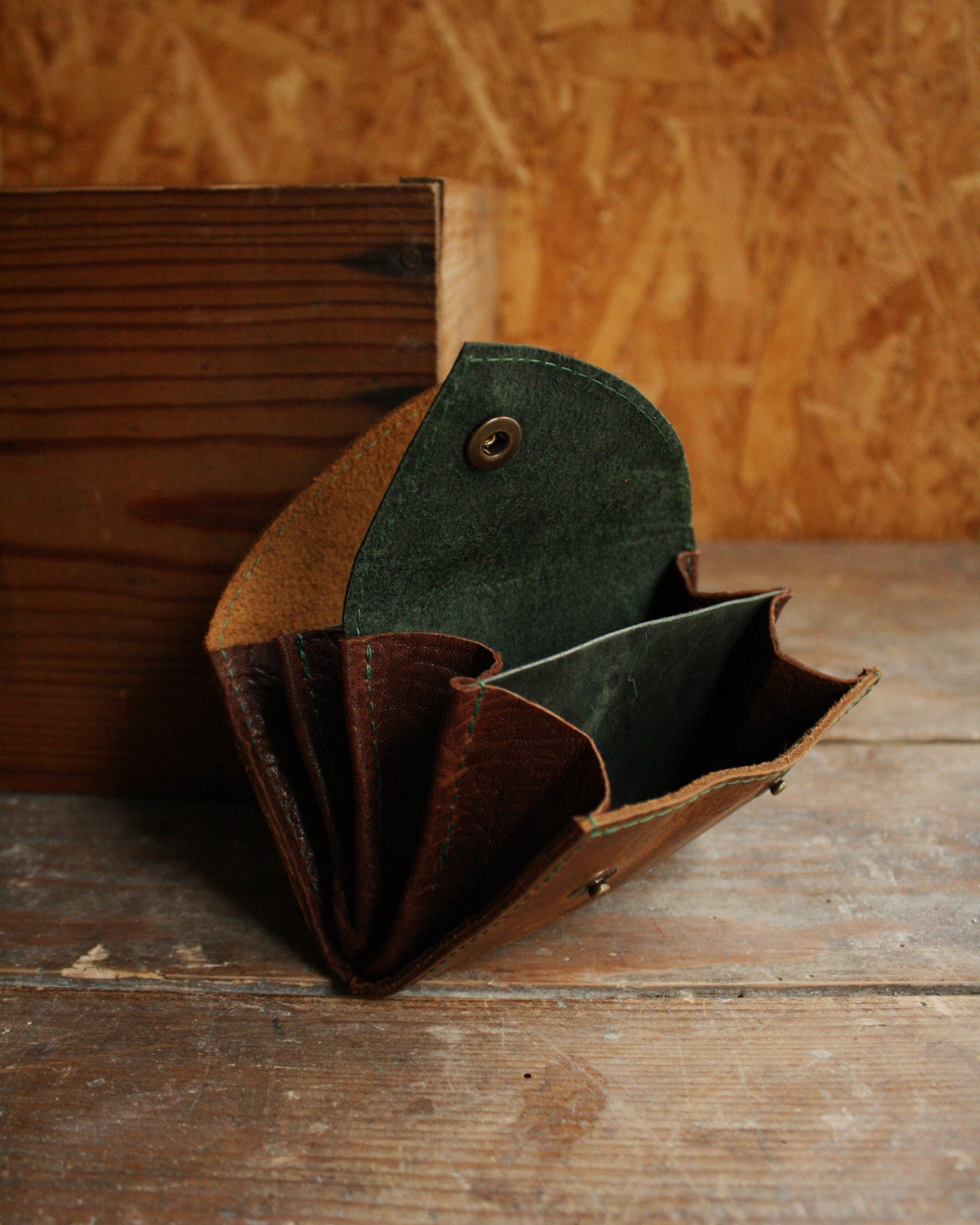 Portefeuille bicolore en cuir marron et vert N°6