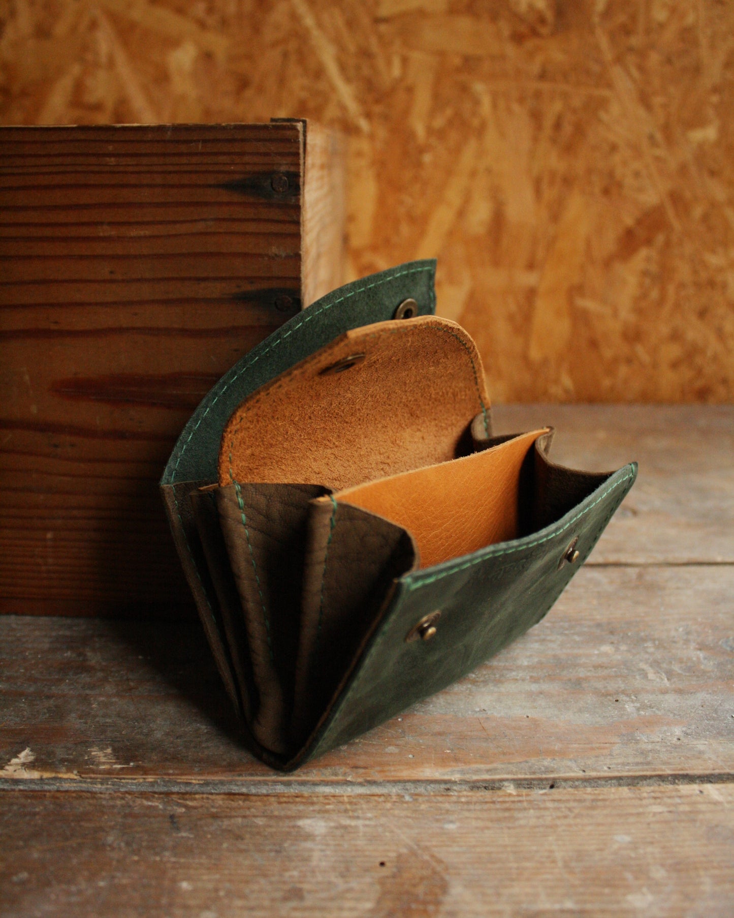 Portefeuille bicolore en cuir vert et gold N°7