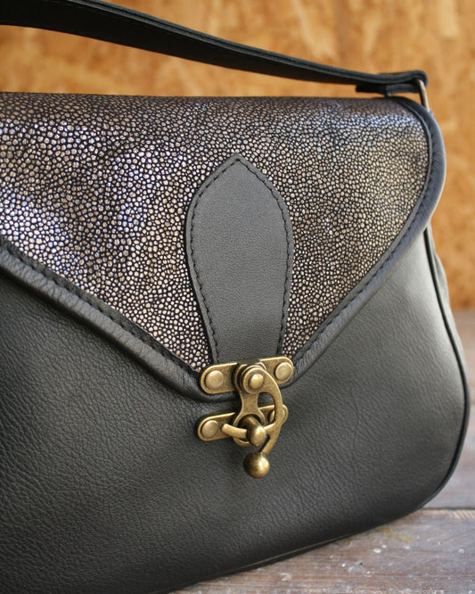 Besace Ninou en cuir noir et galuchat