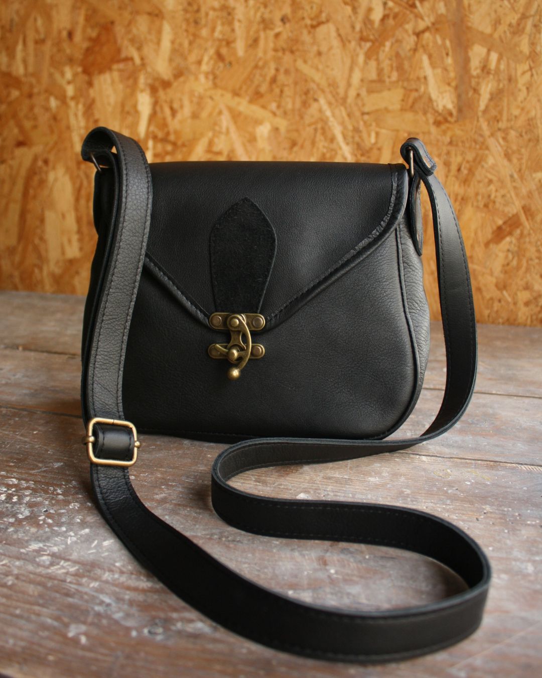 Besace Ninou en cuir noir