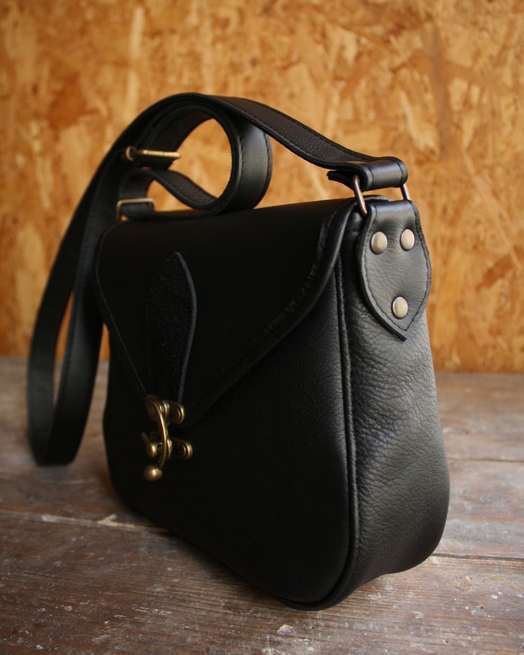 Besace Ninou en cuir noir