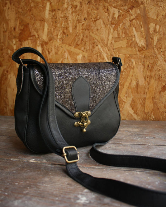 Besace Ninou en cuir noir et galuchat