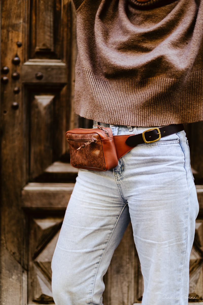 Banane en cuir marron motif cashmire