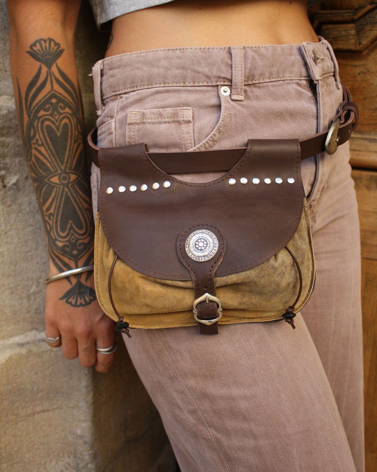 Escarcelle en cuir marron foncé et cuir velours beige