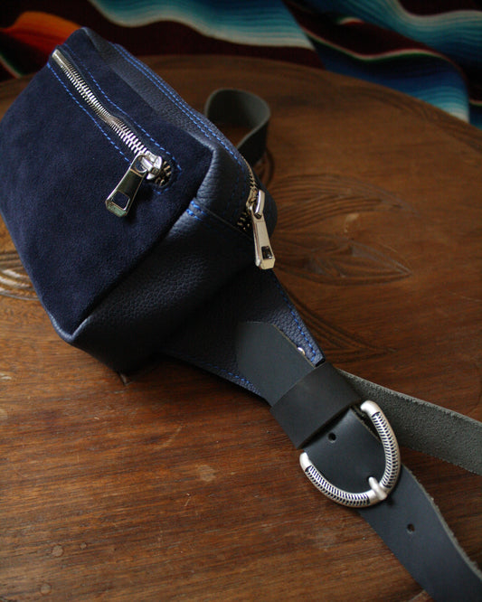 Banane en cuir bleu