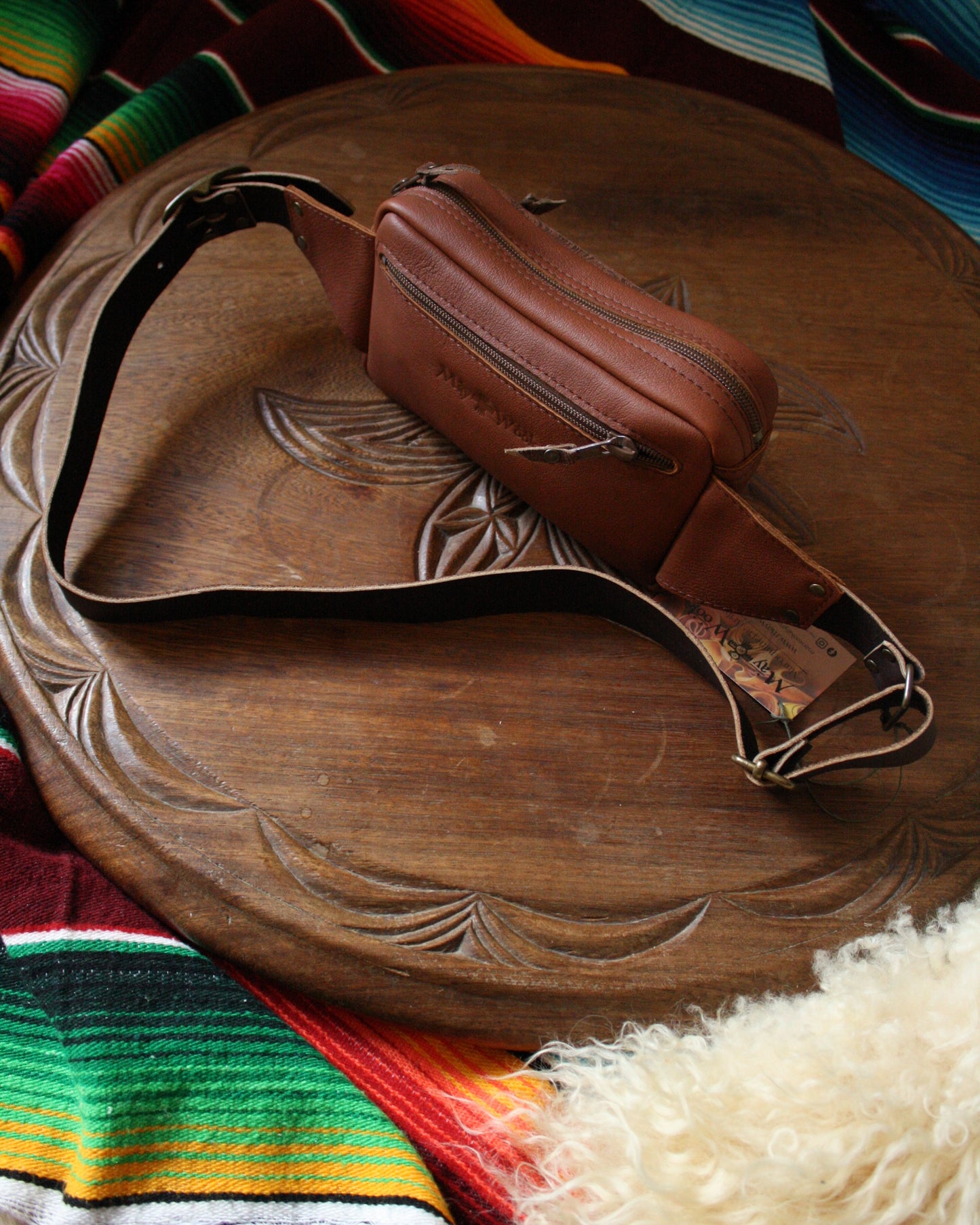 Banane en cuir marron motif cashmire