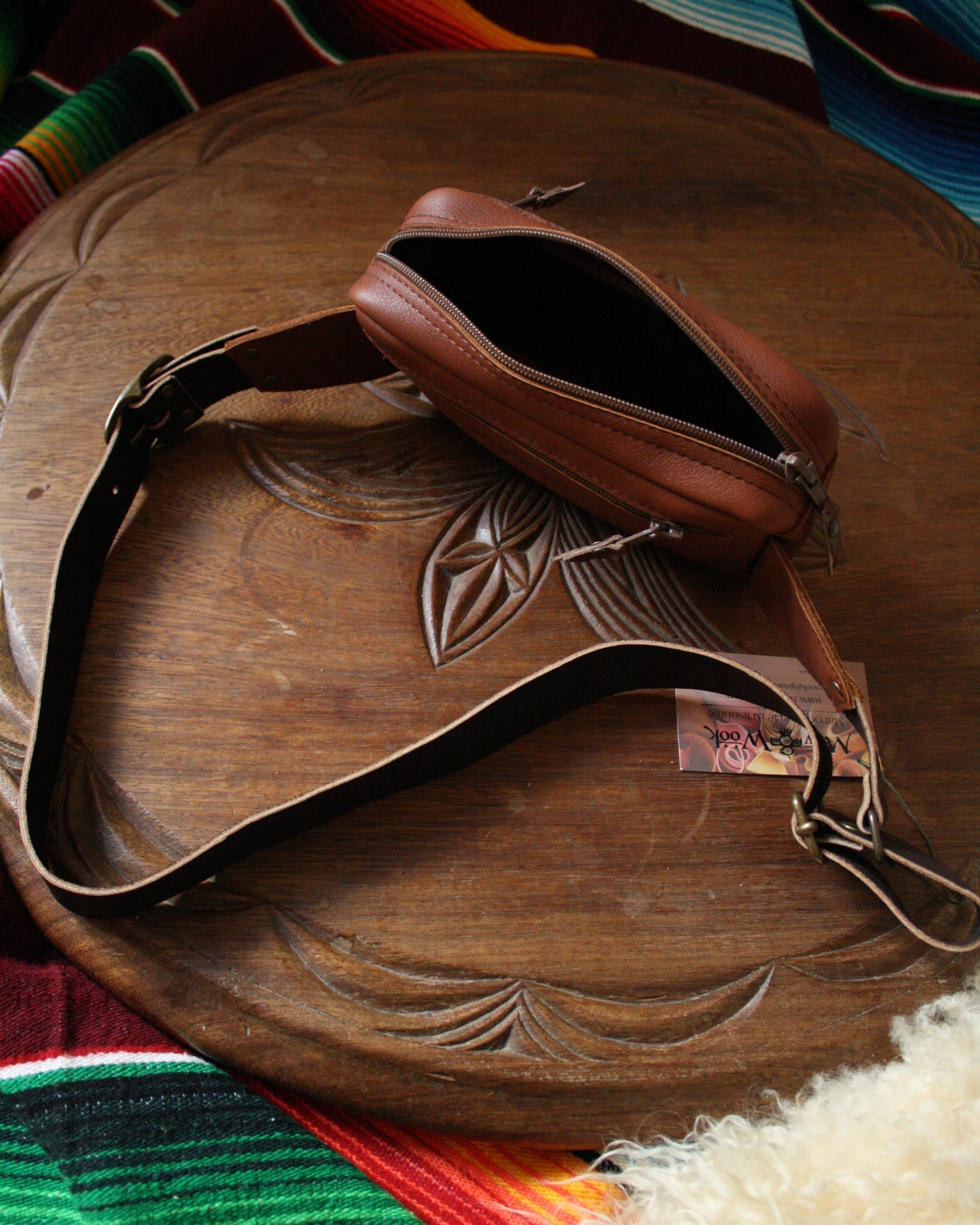 Banane en cuir marron motif cashmire
