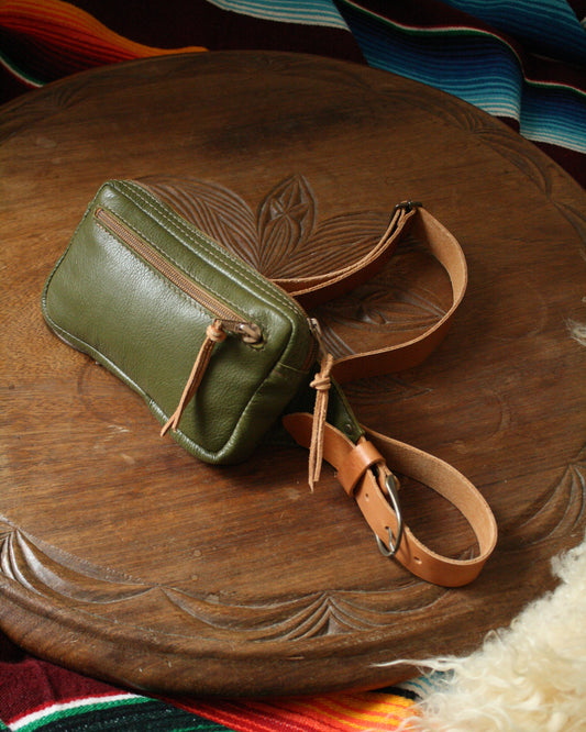 Banane en cuir vert kaki > petit format