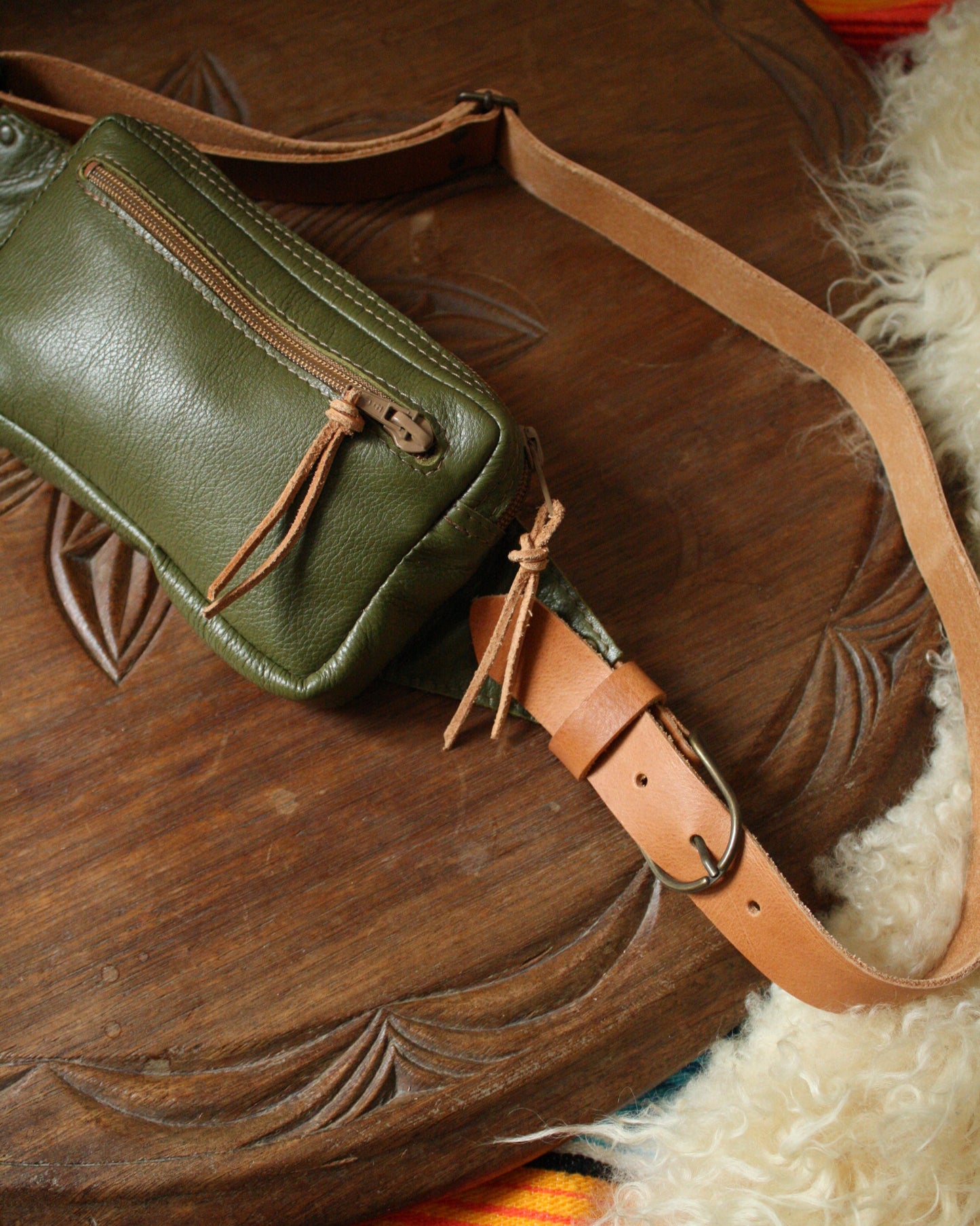 Banane en cuir vert kaki > petit format