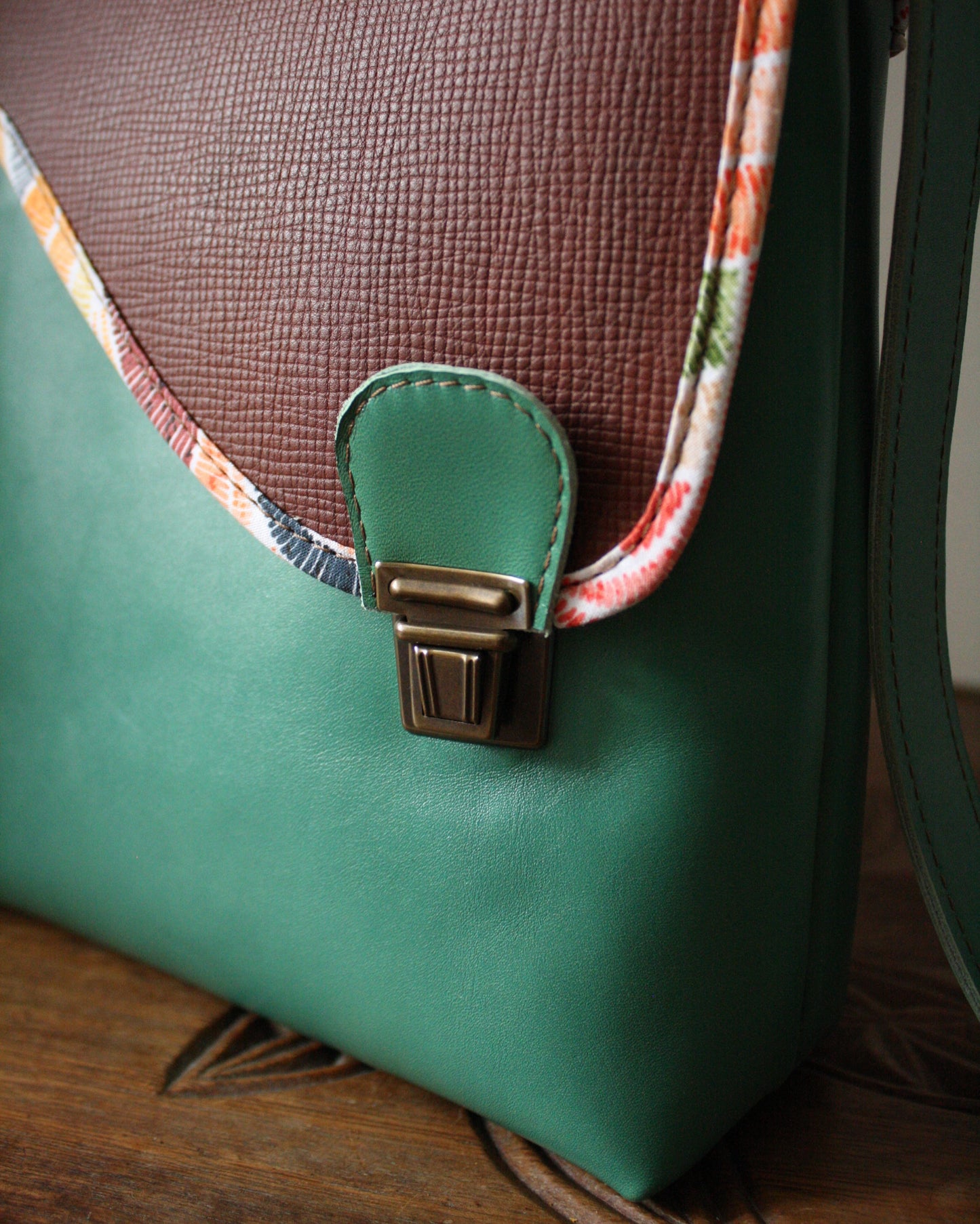 Sac Maïko en cuir vert d'eau et acajou