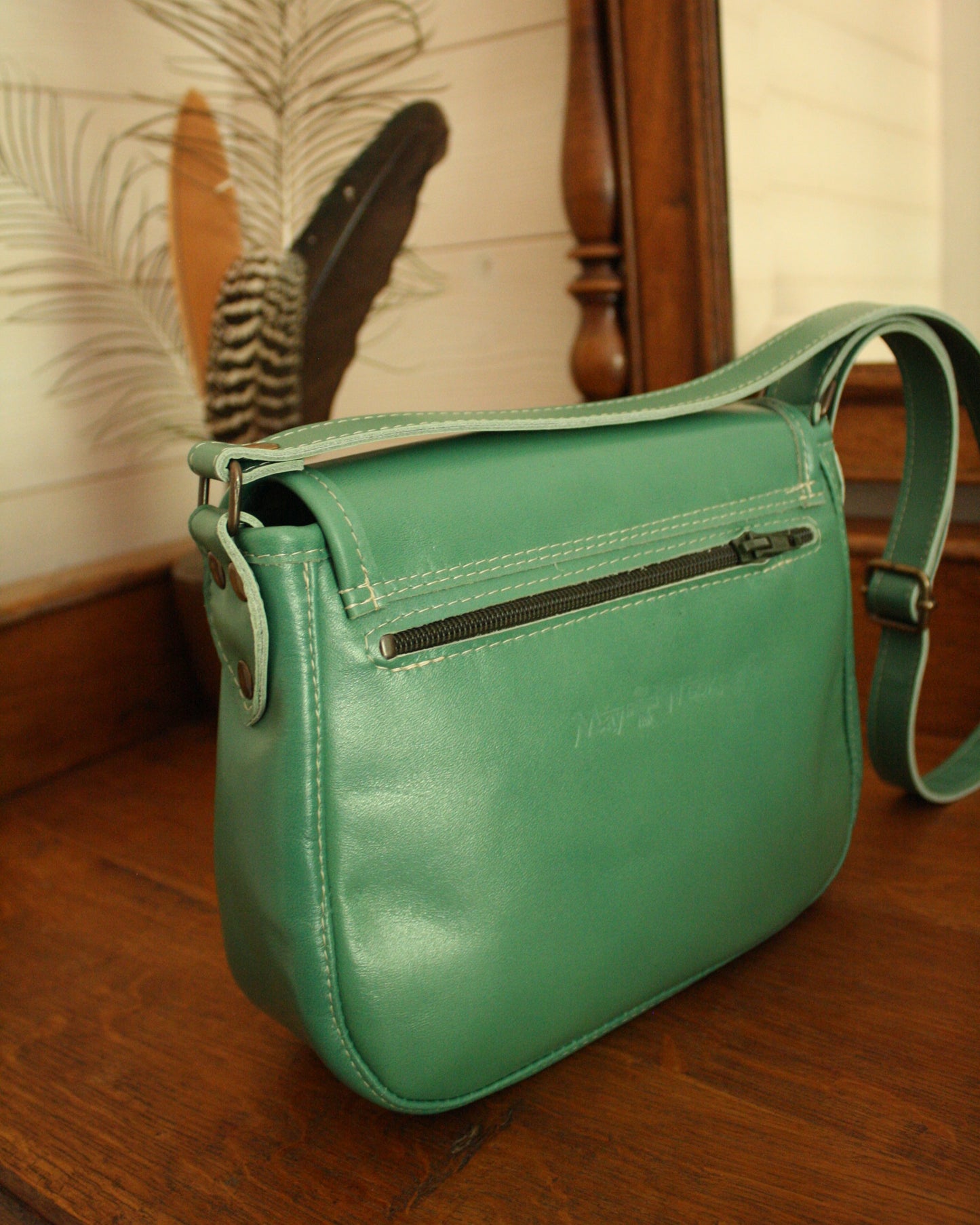 Besace Ninou en cuir vert d'eau
