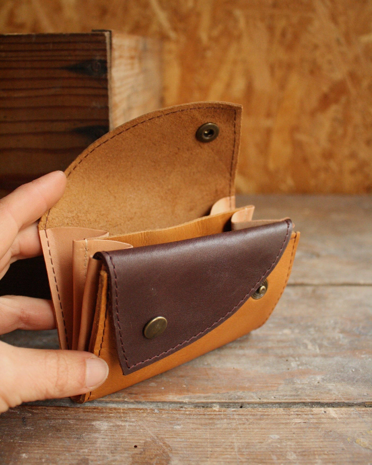 Portefeuille bicolore en cuir gold et aubergine N°4
