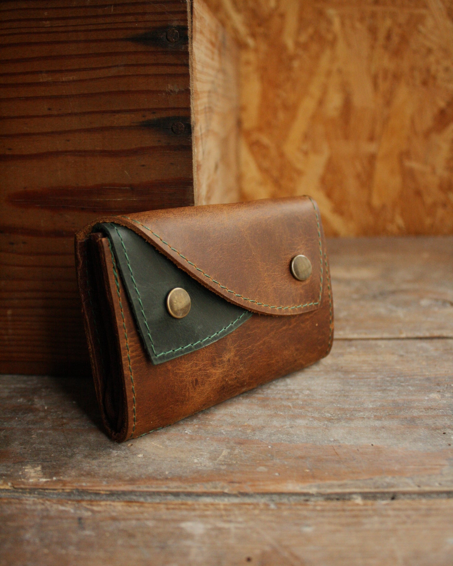 Portefeuille bicolore en cuir marron et vert N°6